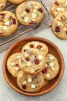 Soft-and-chewy-white-chocolate-cranberry-cookies-4